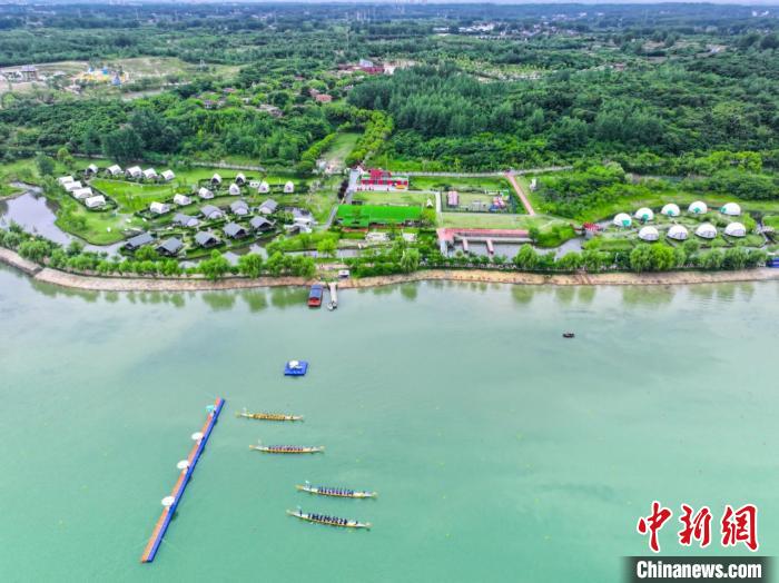 300余名选手在江苏仪征红山体育度假乐园枣林湖