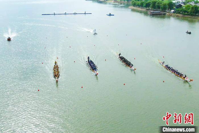 300余名选手在江苏仪征红山体育度假乐园枣林湖