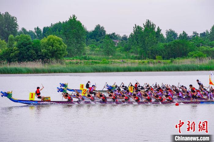 300余名选手在江苏仪征红山体育度假乐园枣林湖