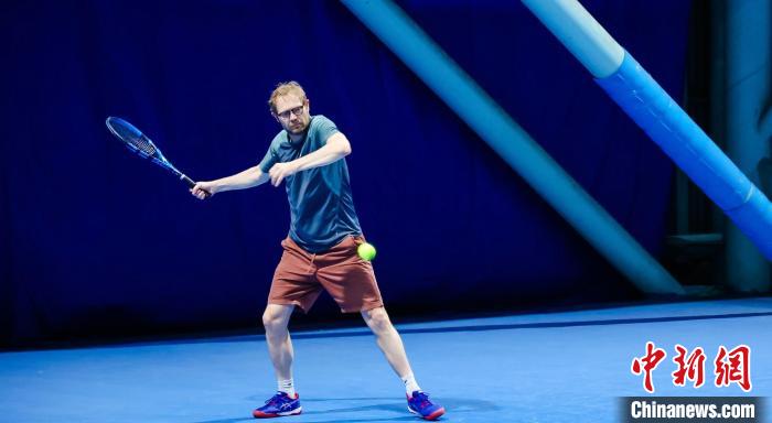 全球近400名选手在上海开