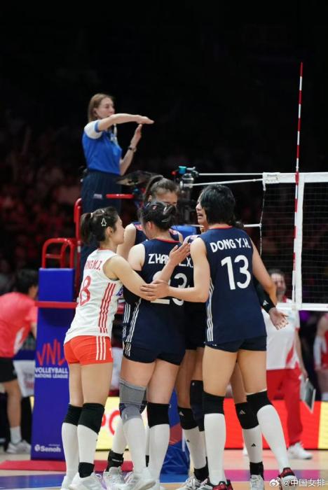 四战全胜!中国女排在阿灵顿站逆转击败美国女