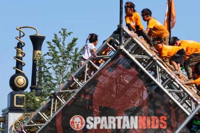 斯巴达勇士儿童赛北京首秀 小勇士齐聚环球城市