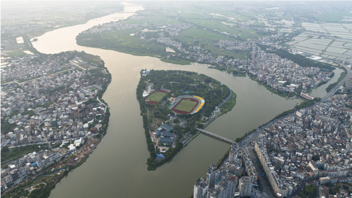 吴川足球首冠点燃城市热情，塑料鞋产业撑起经