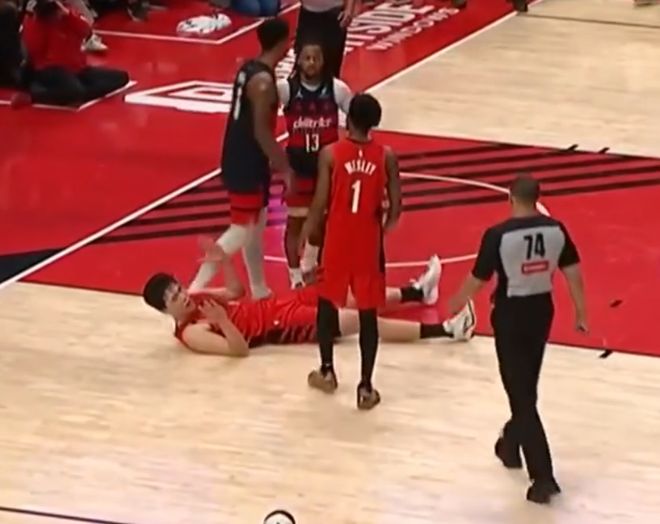 杨瀚森遭争议判罚引热议 开拓者大胜奇才锁定季