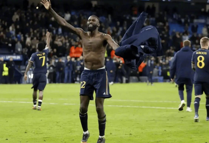 皇马点球大战力克曼城 卡瓦哈尔更衣室激励队友