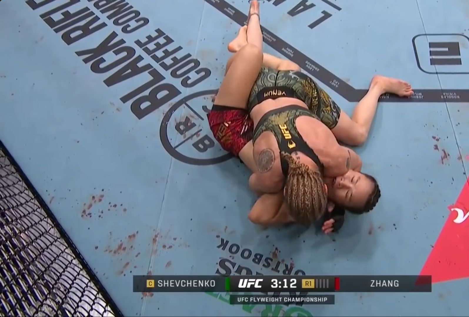 虽败犹荣：张伟丽跨级挑战蝇量级未夺冠，仍树